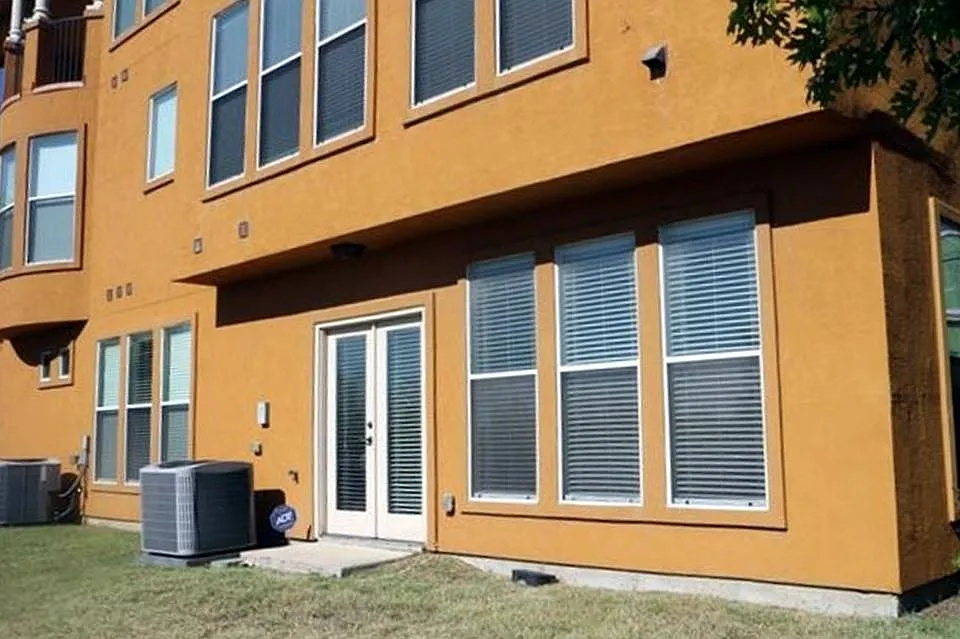 3 bed, 2.5 bath, 2415 sqft, $2,895 — Photo 3