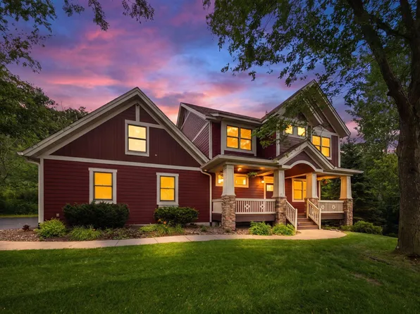 317 Meadow Ridge Ct, Hudson, WI 54016