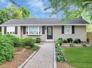17 Bourne Blvd, Bohemia, NY 11716
