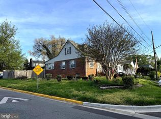 5327 Greenway Dr, Hyattsville, MD 20781