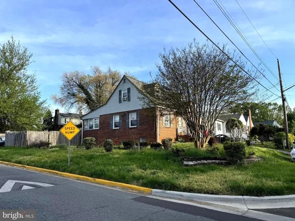 5327 Greenway Dr, Hyattsville, MD 20781