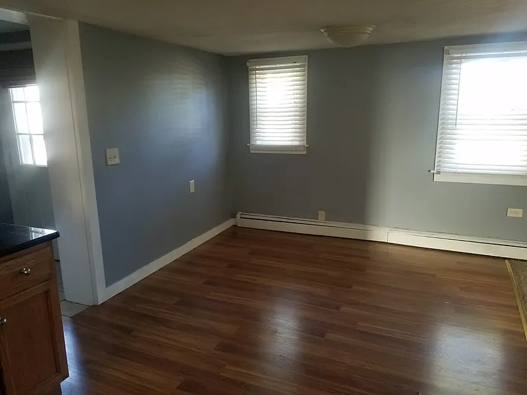 11 Lambs Grv — Photo 10