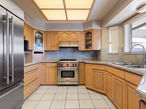 4th image of 547 Tempe Cres