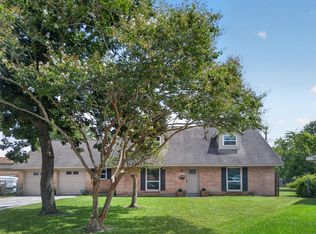 1406 Cedarbrook Ct, Seabrook, TX 77586