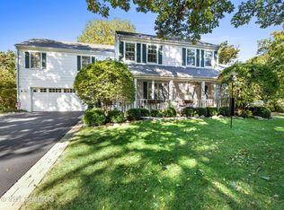 560 Gurney Ave, Lake Bluff, IL