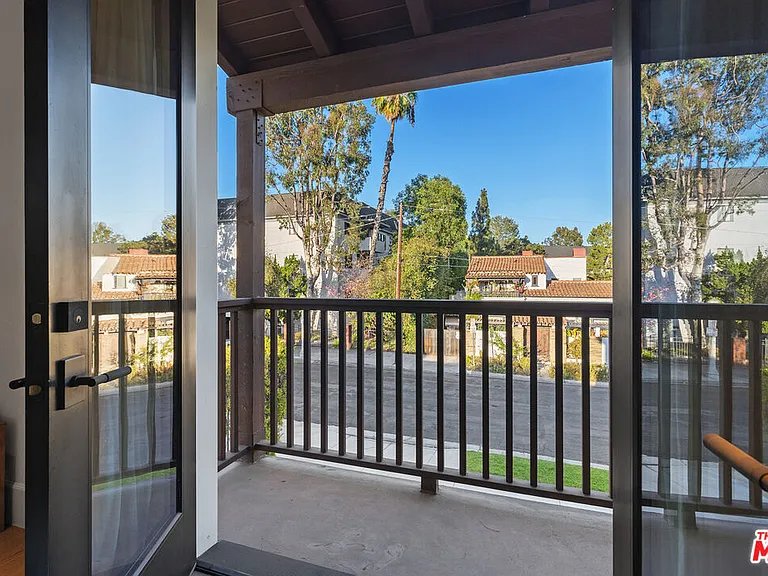 635 Seward St — Photo 34