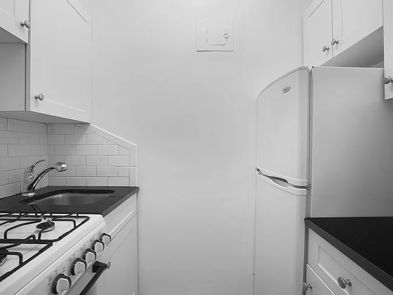 253 W 72nd St #608 — Photo 4
