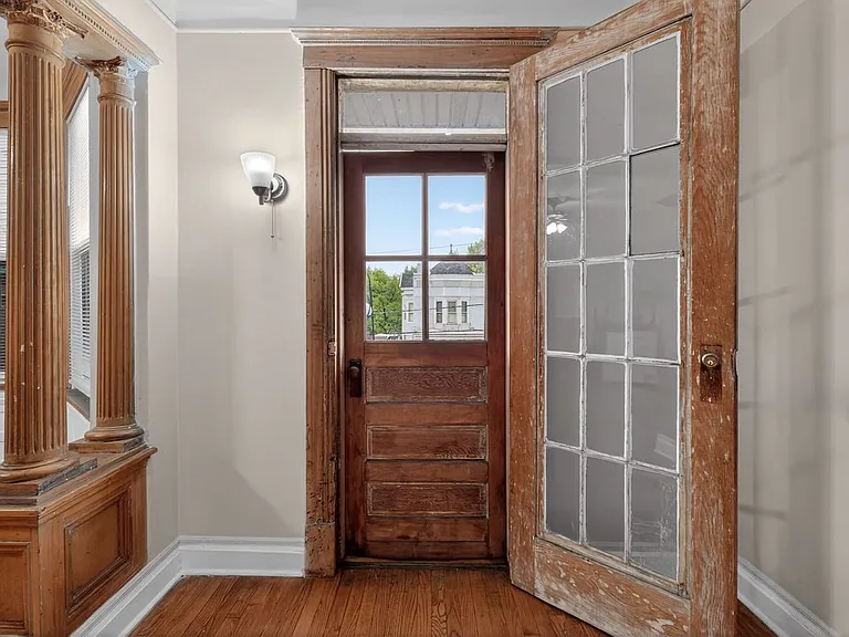 18 Boyd Ave — Photo 1