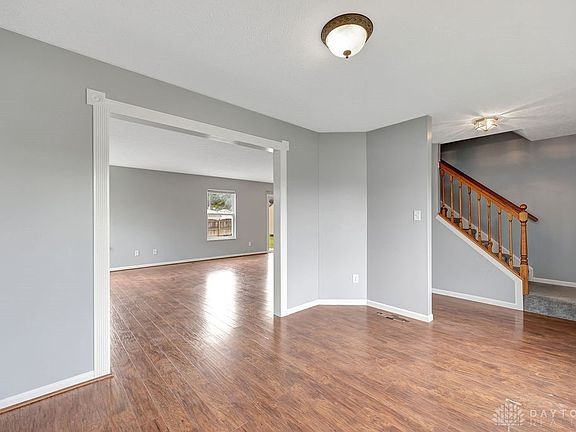 4th image of 16 Hoover Pl