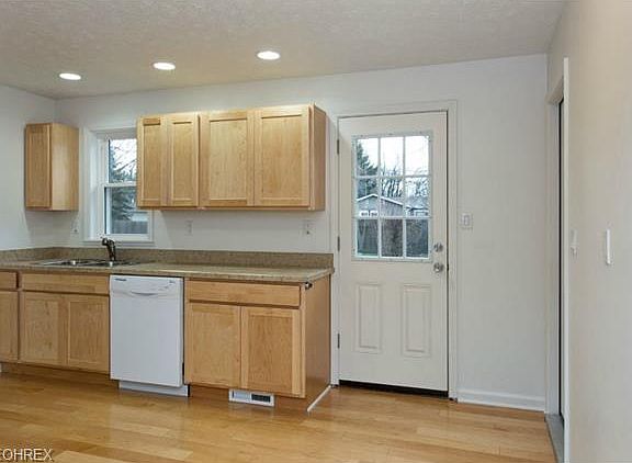 5th image of 4096 Mapes Dr