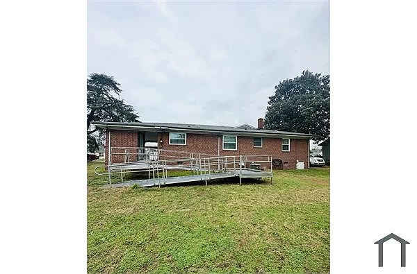 Building Photo - 2025 Olive Rd