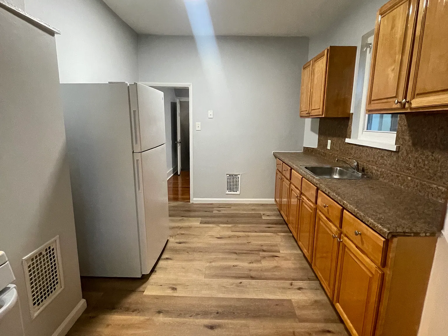 3 bed, 948 sqft, $1,600 — Photo 2