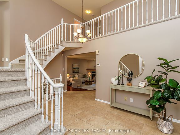 4th image of 39 Huntings End Ave