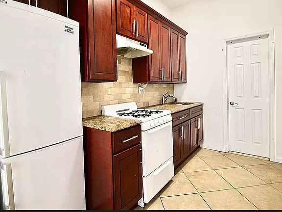 4th image of 27 Malcolm X Blvd #1