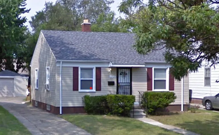 19929 Westphalia St — Photo 1