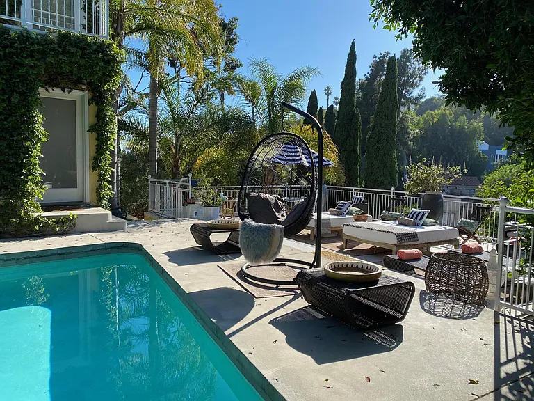 2069 Paramount Dr — Photo 2