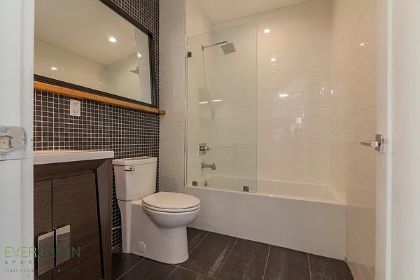 Rented by Evergreen Apartments BK | media 31