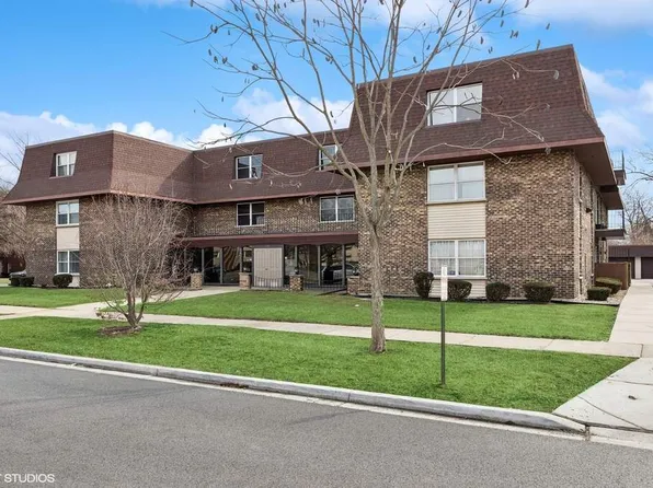 475 Shenstone Rd, Riverside, IL 60546