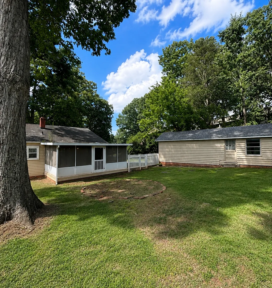 3 bed, 1.0 bath, 1220 sqft, $2,150 — Photo 3