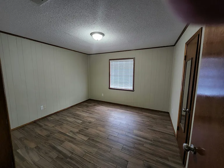 600 S Foster St — Photo 3