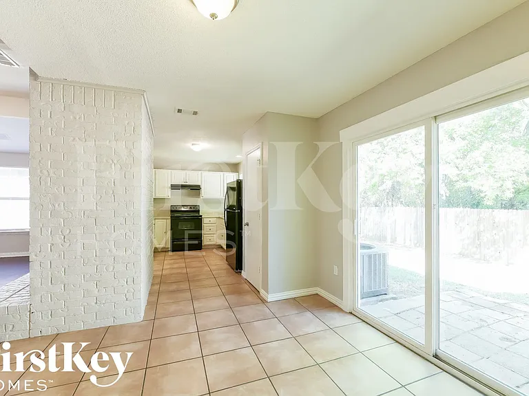 529 Valley Spring Dr — Photo 6