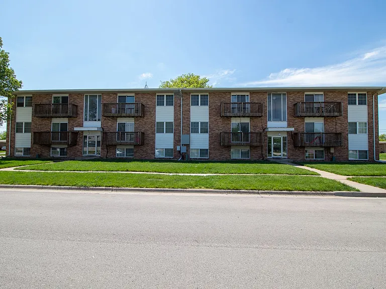 2713 Luther Dr — Photo 1