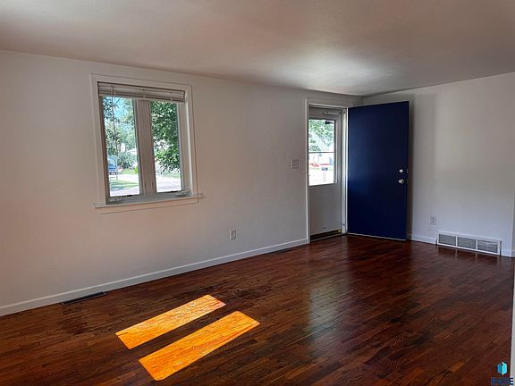 4th image of 5609 W 15th St