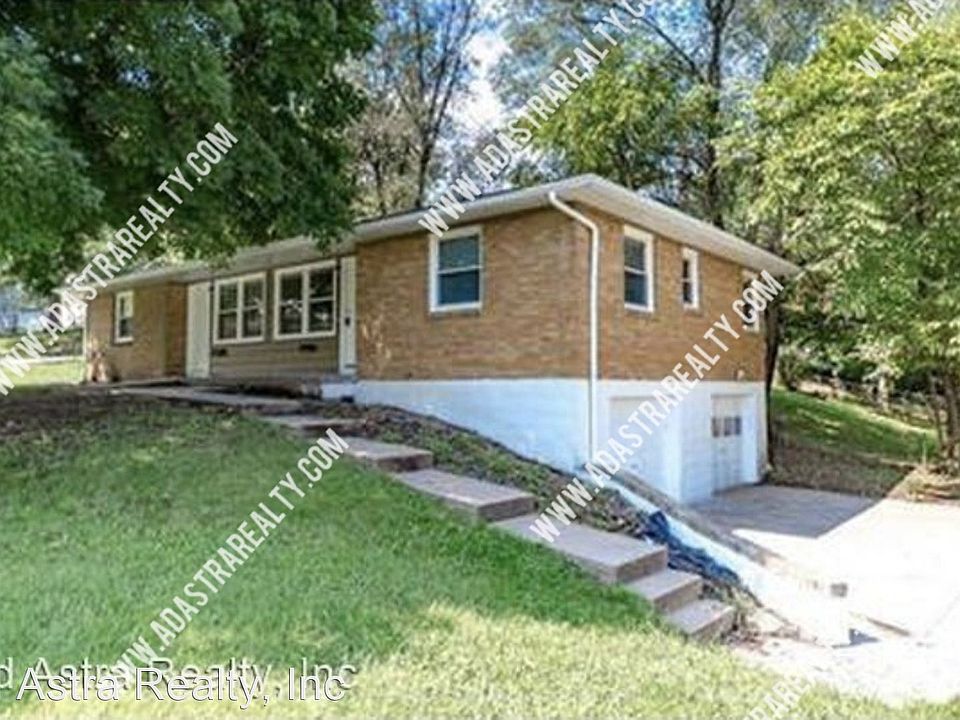 1st image of 2102 S Maywood Ave