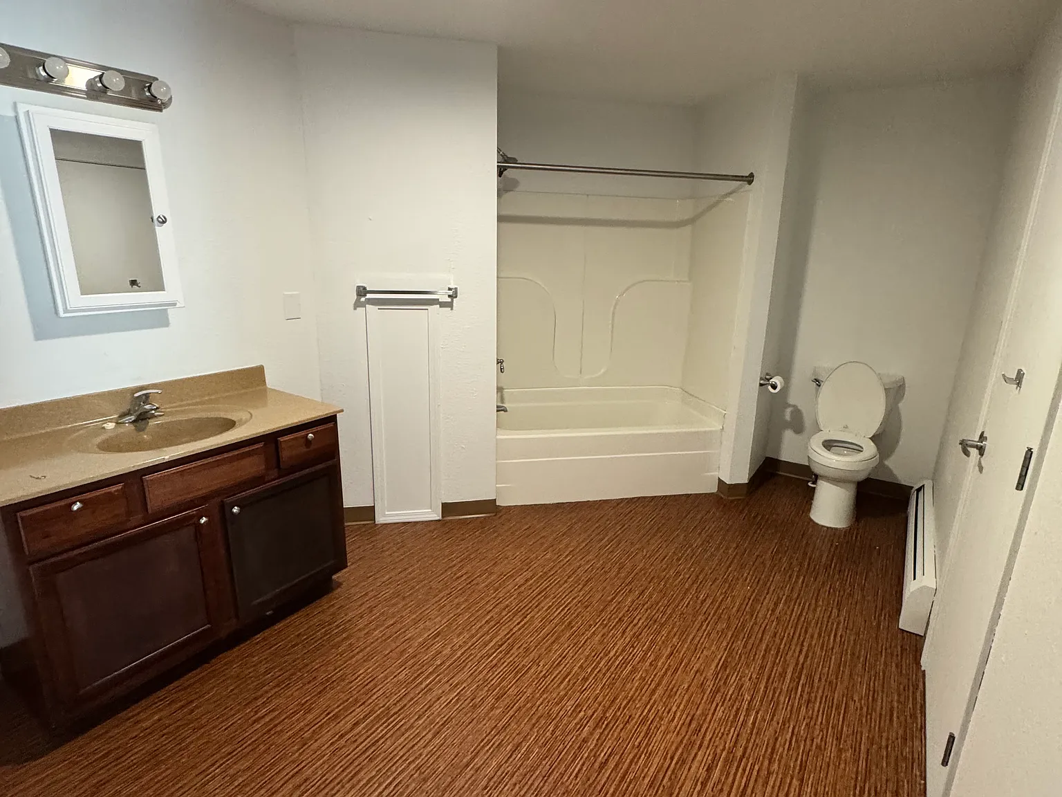 2 bed, 800 sqft, $935 — Photo 2