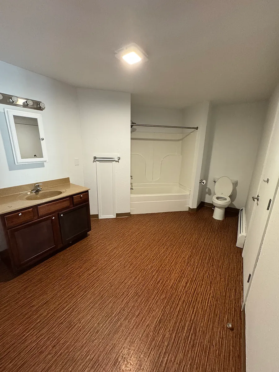 Building Photo - 128 Arthur St #206