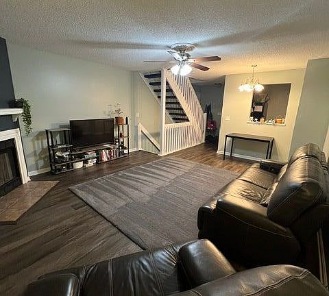 3rd image of 171 Hawkins Ln