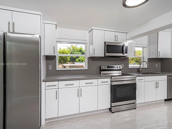 5th image of 588 SW 23rd Ave APT 2