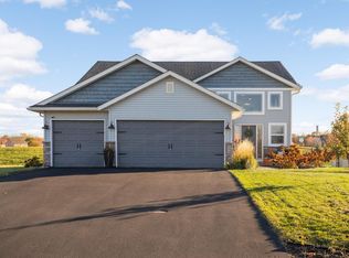 696 Jutland Ave, Shakopee, MN 55379