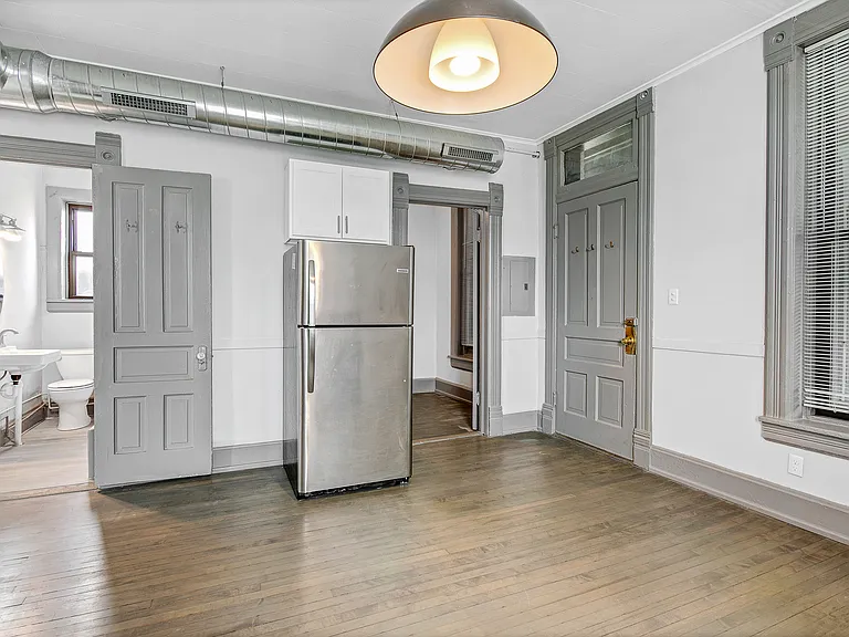 1659 W 21st St #2R — Photo 6