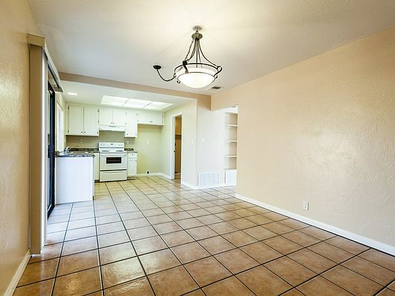 3rd image of 1651 S Juniper St Unit 96