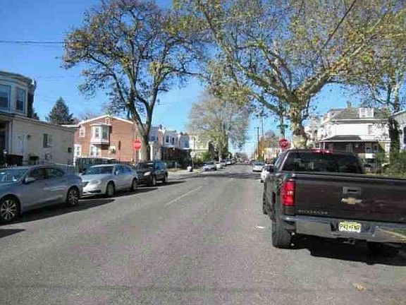 Exterior Neighborhood (street photo)
