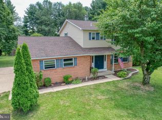 822 Hilltop Rd, Newark, DE 19711