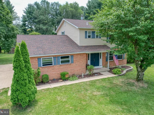 822 Hilltop Rd, Newark, DE 19711