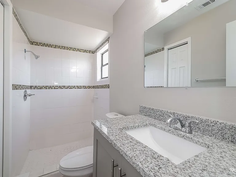117 Dorchester Ct — Photo 11