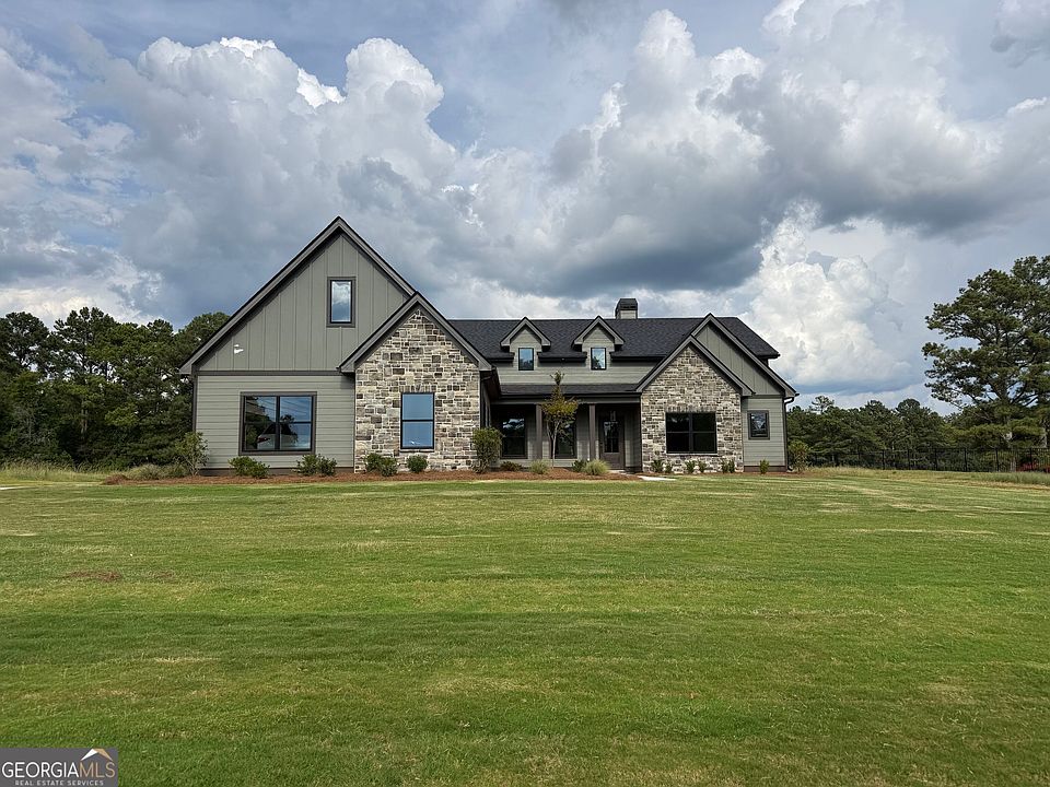 1st image of 560 Lake Point Dr