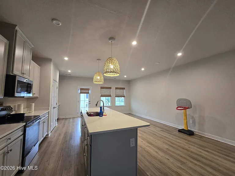 302 Fost Blvd — Photo 5