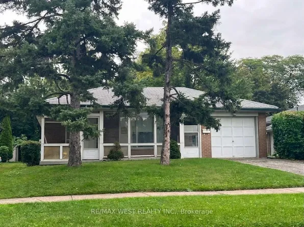 49 Braddock Rd, Toronto, ON M9W 5H6