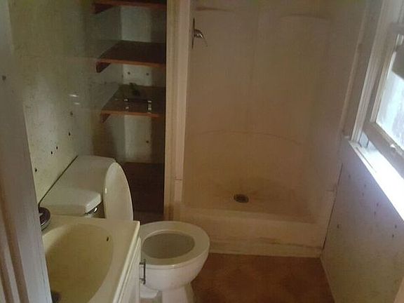 5th image of 913 N 12th St
