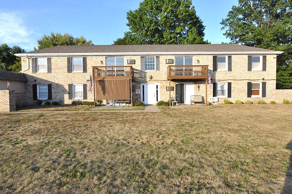 2 bed, 962 sqft, $1,050 — Photo 1