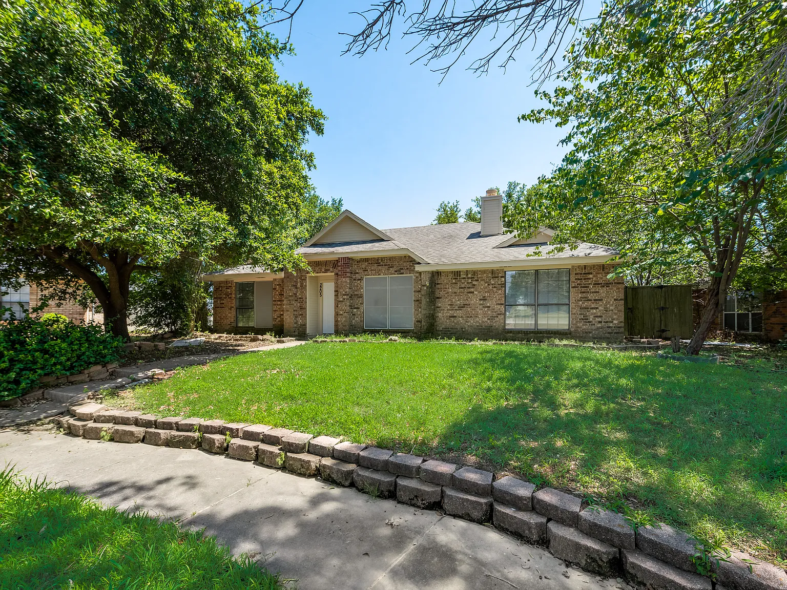 3 bed, 2.0 bath, 1500 sqft, $1,899 — Photo 2