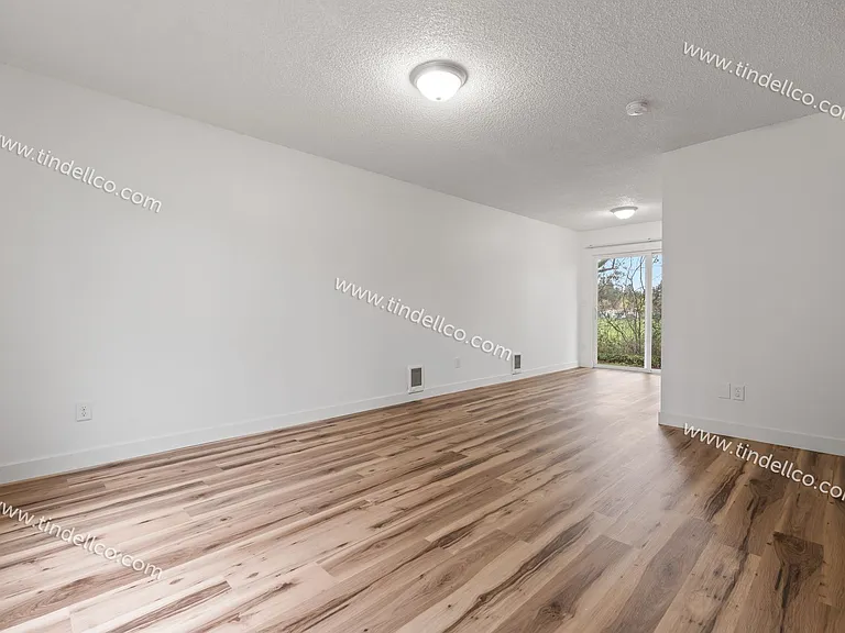 17324 SW Merlo Rd — Photo 3