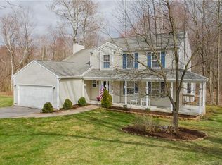 94 Springwood Ln, Bloomfield, CT 06002