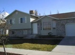 3856 W Foxglen Dr, Roy, UT 84067