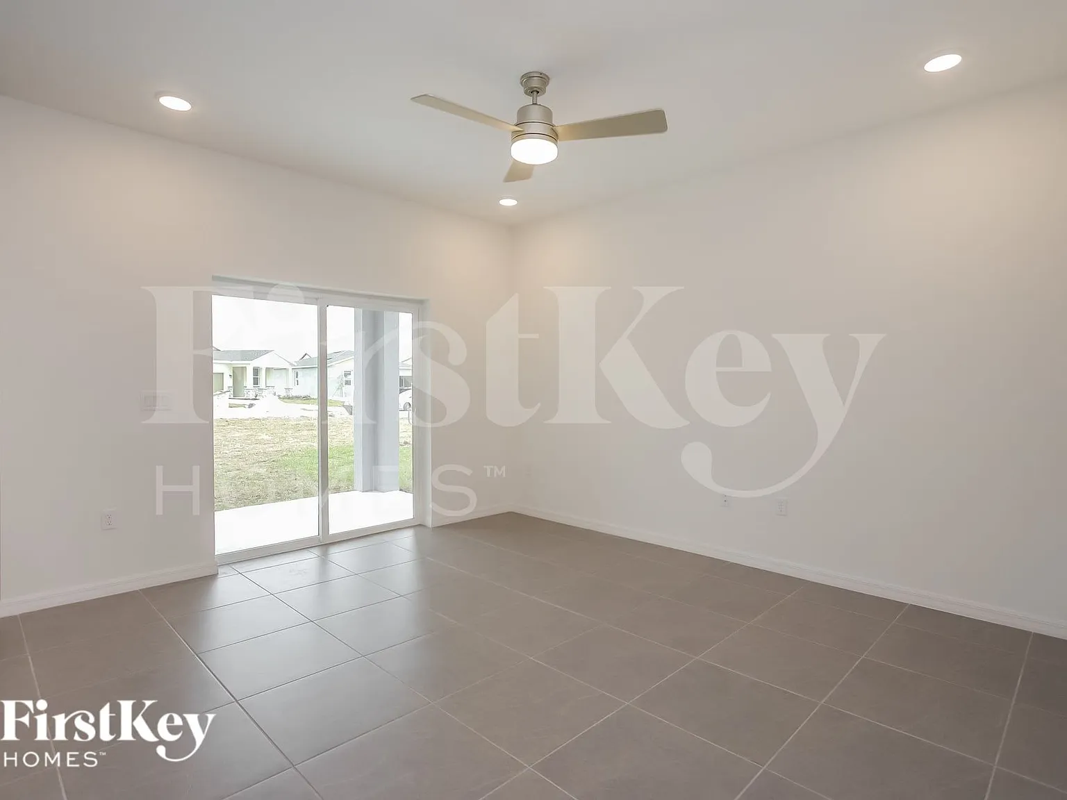 3 bed, 2.0 bath, 1589 sqft, $2,110 — Photo 2