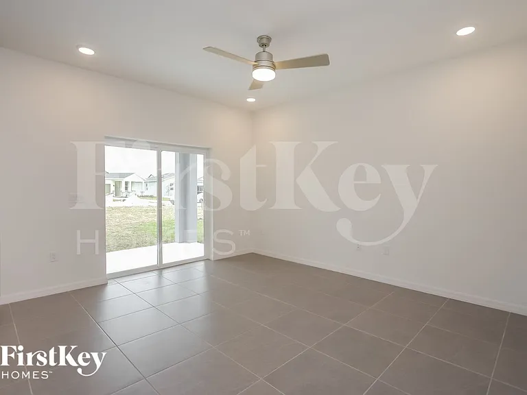 356 Corbel Ln — Photo 2